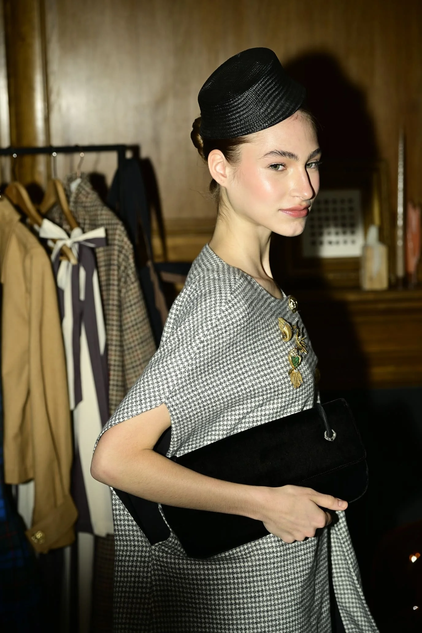 THE NOIRELLE CAPE - Image 2